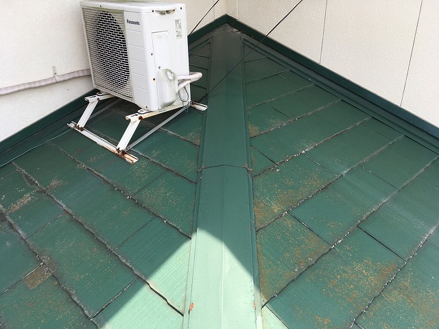外壁と面している差し掛け屋根